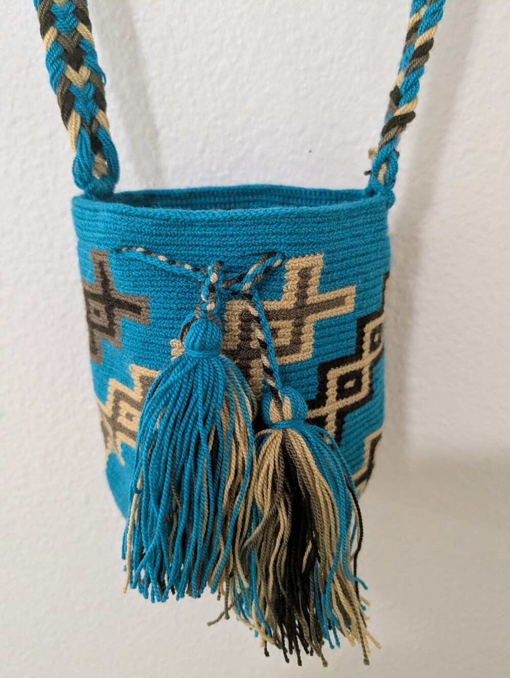 Crochet bucket bag, turquoise black and cream, tassel strap